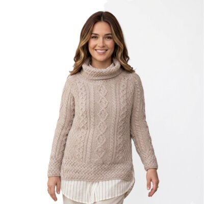 Aran Woollen Mills-damestrui-Loeki-Linnen-on model